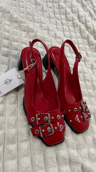 Zapatos de tacón rojos Stradivarius