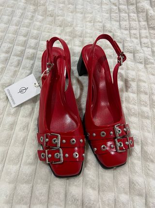 Zapatos de tacón rojos Stradivarius