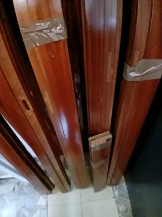 Marcos de puertas de madera. Lote de 13 piezas.