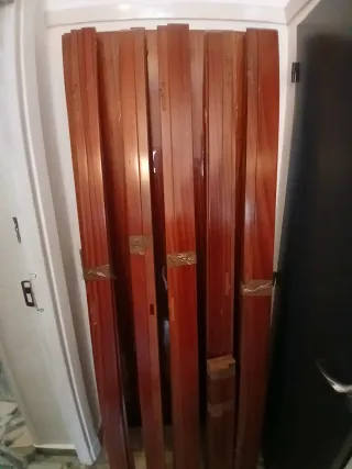 Marcos de puertas de madera. Lote de 13 piezas.