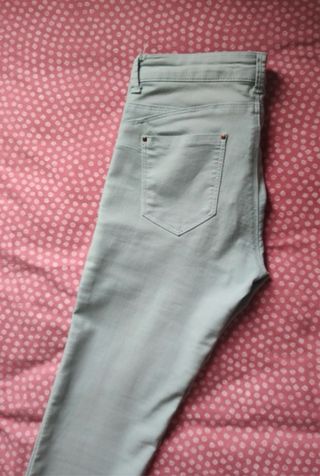Pantalones vaqueros verde claro