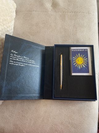 Bolígrafo Waterman con detalles dorados