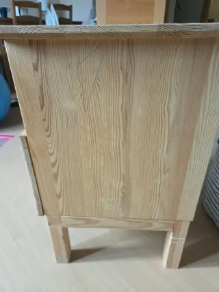 Mesita de noche de madera Ikea