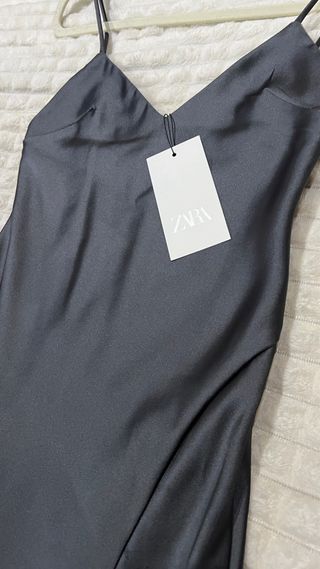 Vestido largo Zara gris satinado