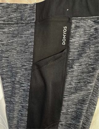 Mallas deportivas grises y negras