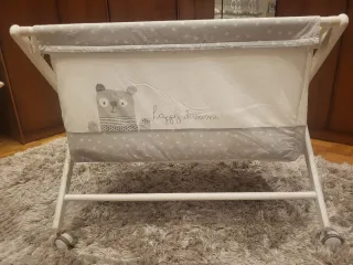 Minicuna con osito y estrellas