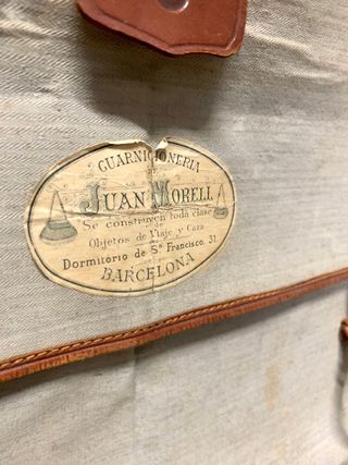 Maleta de viaje antigua de mano. Cuero