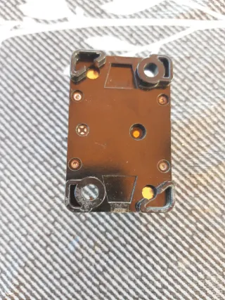 Disyuntor Térmico 100A 42VDC Ignición Protegida