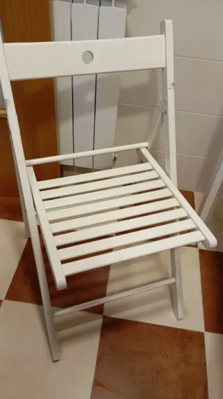 Conjunto mesa y cuatro sillas