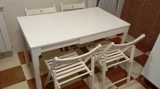Conjunto mesa y cuatro sillas