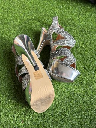 Zapatos de tacón La Strada plateados