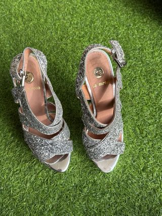 Zapatos de tacón La Strada plateados