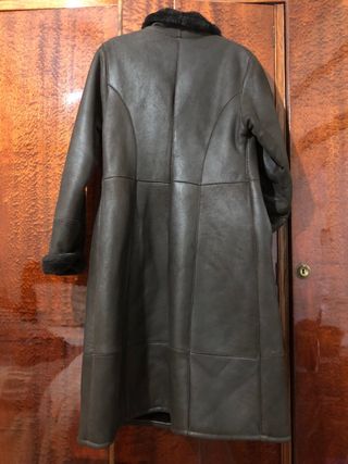 Abrigo piel vuelta marrón talla S entallado