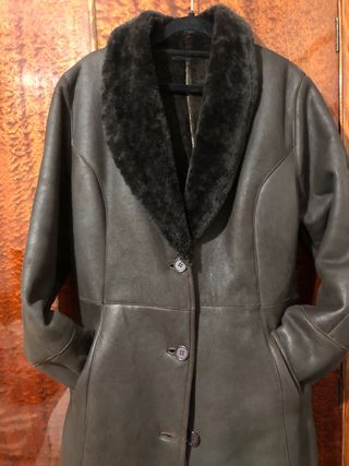 Abrigo piel vuelta marrón talla S entallado