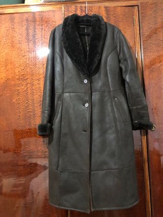 Abrigo piel vuelta marrón talla S entallado