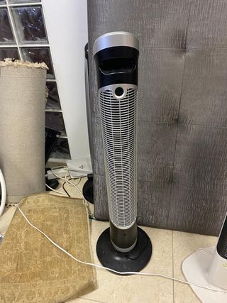 Ventilador de Torre Negro y Plateado