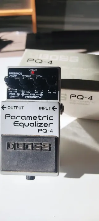 BOSS PQ-4 Ecualizador Paramétrico