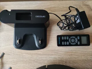 Robot Aspirador y Friega Suelos Conga Serie 950