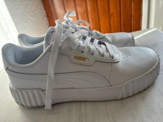 Zapatillas Puma Blancas y Doradas