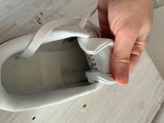 Zapatillas Puma Blancas y Doradas