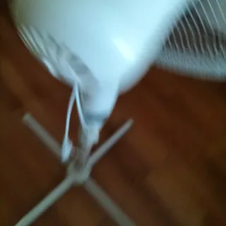 Ventilador de pie blanco usado 1 vez