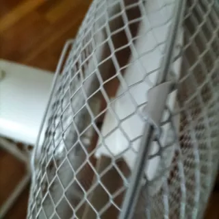 Ventilador de pie blanco usado 1 vez