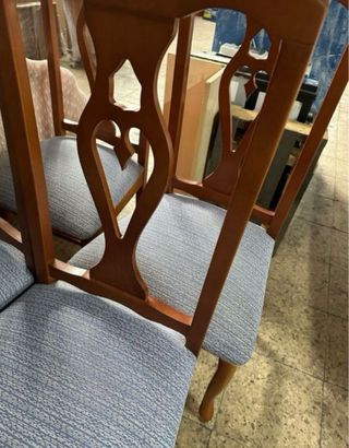 Juego de 4 sillas de madera