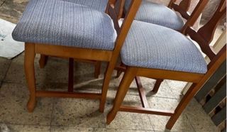 Juego de 4 sillas de madera