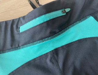 Mayas deportivas negras y verdes