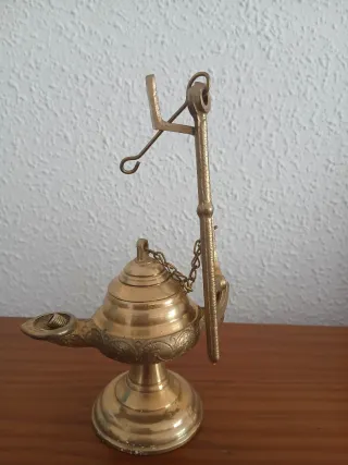 Lámpara de aceite de bronce antigua