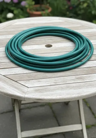 Manguera verde para jardín