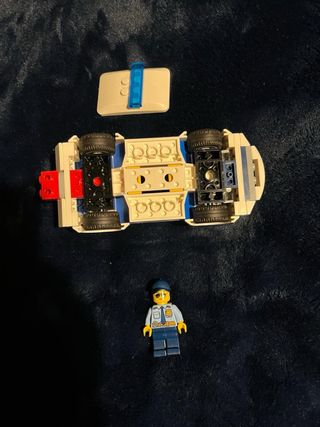 Coche de policía Lego y figura