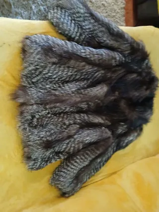 Abrigo de piel de zorro negro