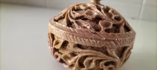 Antigua Cajita hindú redonda, de mármol rosado.