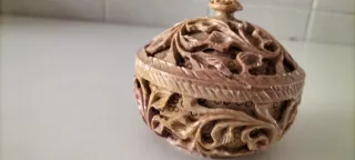 Antigua Cajita hindú redonda, de mármol rosado.