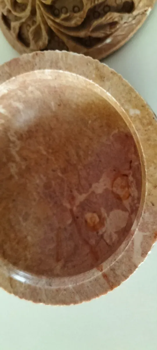 Antica scatolina indiana rotonda in marmo rosa