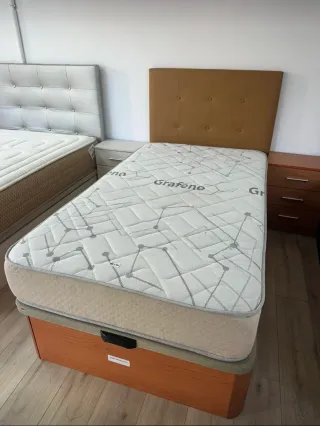 Canapé abatible gran capacidad, colchones, mesitas