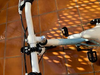 Bicicleta infantil azul y blanca 14”