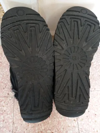 Stivali Ugg neri con fiocco