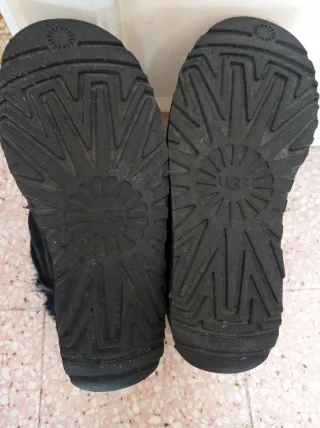 Stivali Ugg neri con fiocco