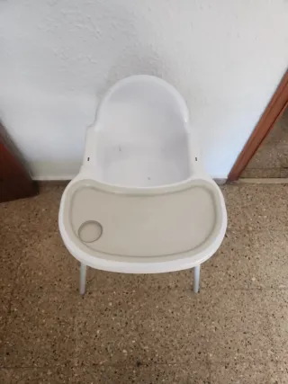 Silla de bebé para comer blanca