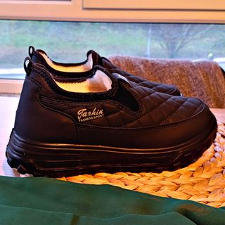 Nuove scarpe/scarpe da ginnastica pelose