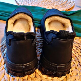 Nuove scarpe/scarpe da ginnastica pelose