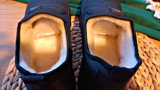 Nuove scarpe/scarpe da ginnastica pelose