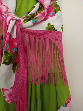 Traje de flamenca verde con flores, tres piezas