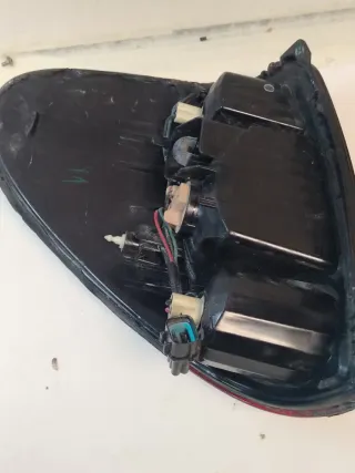 Piloto trasero derecho L200