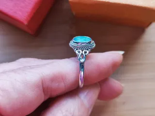 Anillo Plata y Esmeralda Facetada