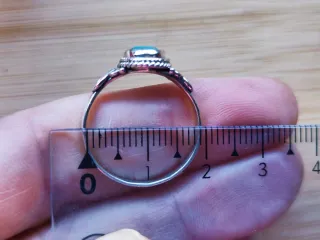 Anillo Plata y Esmeralda Facetada