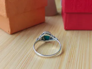 Anillo Plata y Esmeralda Facetada
