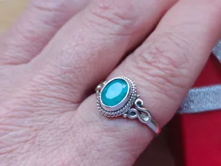 Anillo Plata y Esmeralda Facetada